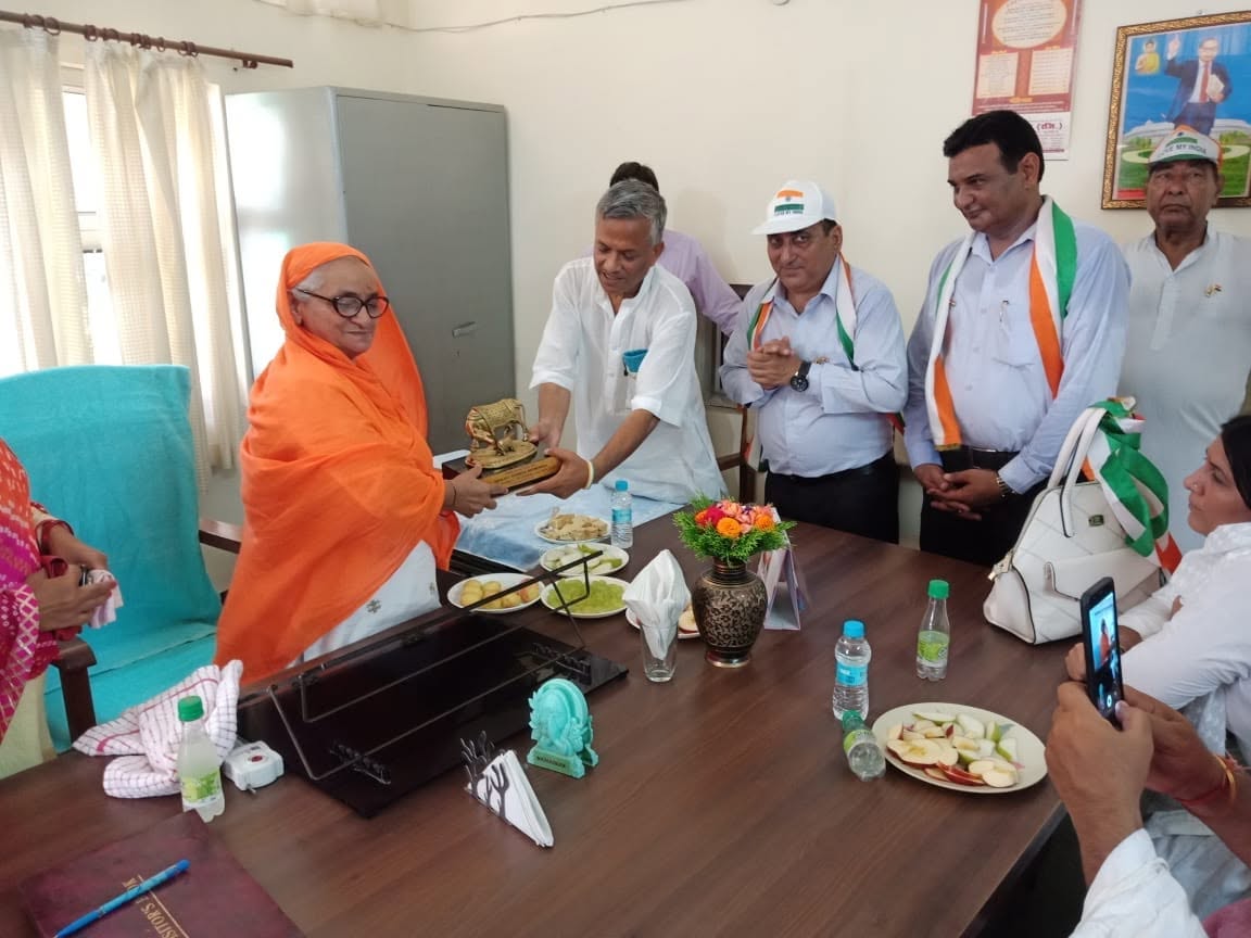 Nakur Wale Baba Ji — sacred moment at the Nakur ashram
