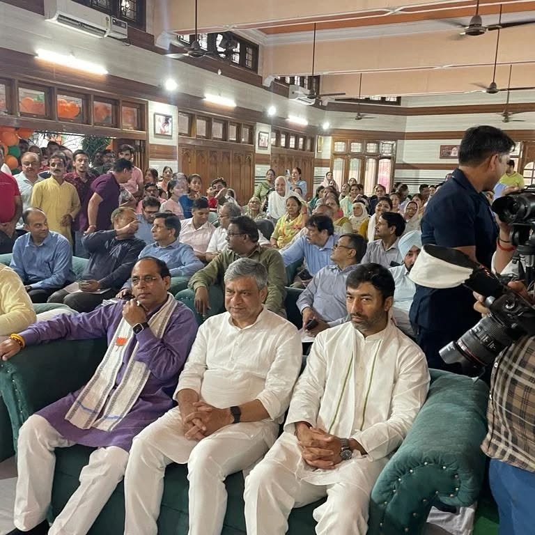 Nakur Wale Baba Ji — sacred moment at the Nakur ashram