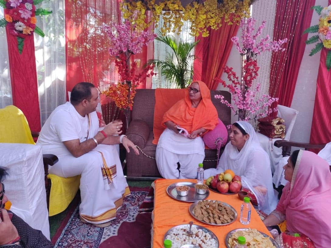 Nakur Wale Baba Ji — sacred moment at the Nakur ashram
